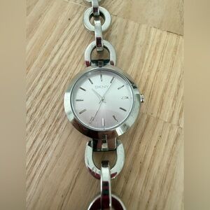 DKNY ladies stainless steel link bracelet watch NEW BATTERY